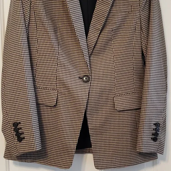 Blazer - Picture 3 of 11